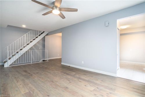 42 Wilsonview Ave, Guelph, ON, N1G2Z9 | Card Image