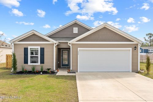 525 Birdsong Dr, Holly Ridge, NC, 28445-1402 | Card Image
