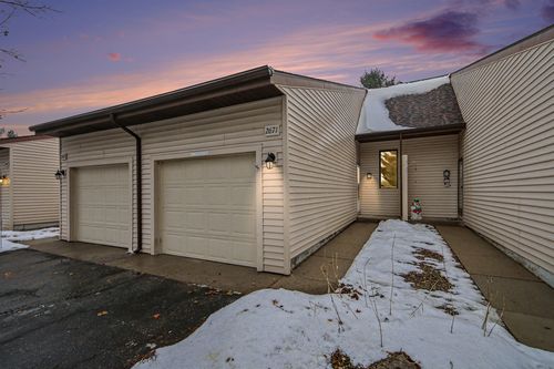 2671 Stonebluff Dr Sw, Wyoming, MI, 49519-3196 | Card Image