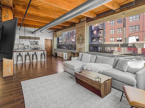 302-234 E Reservoir Avenue, Milwaukee, WI, 53212 | Card Image