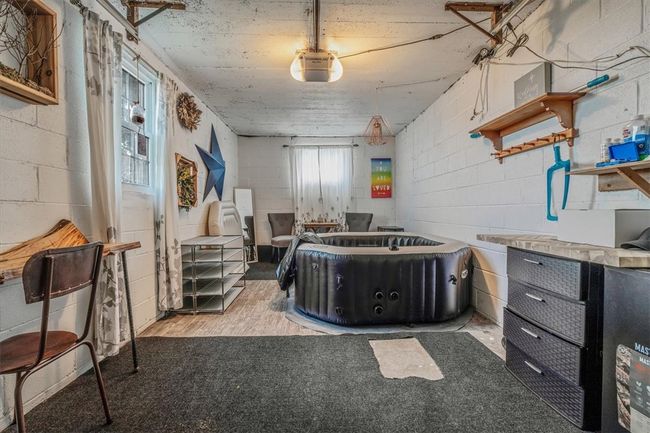 Garage | Image 41