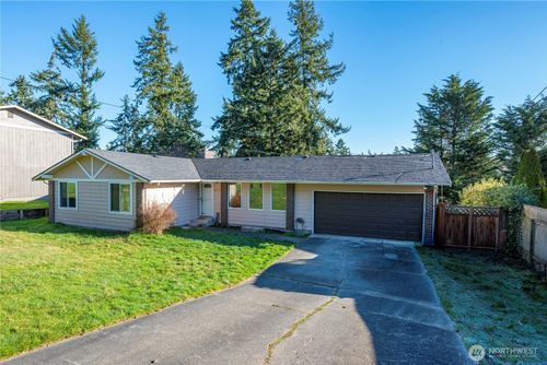 2432 Hemenway Pl, Oak Harbor, WA, 98277-8016 | Card Image