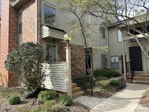 17-20791 Indian Creek Drive, Farmington Hills, MI, 48335 | Card Image