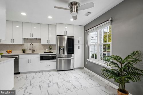 14707 Southwarke Pl, CENTREVILLE, VA, 20120-1858 | Card Image