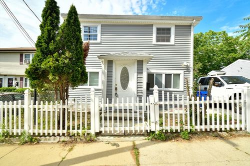452 Tecumseh St, Fall River, MA, 02721-3957 | Card Image