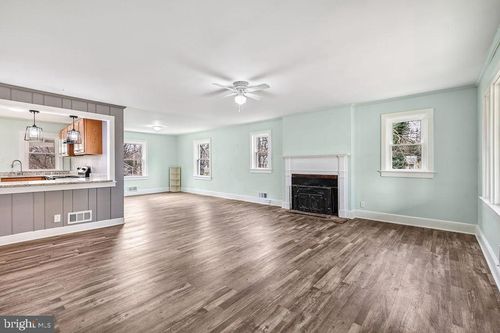 201 N Greenway Ave, Boyce, VA, 22620-9734 | Card Image