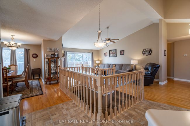 10 Hillview Dr, House other with 5 bedrooms, 3 bathrooms and 4 parking in Bobcaygeon ON | Image 11
