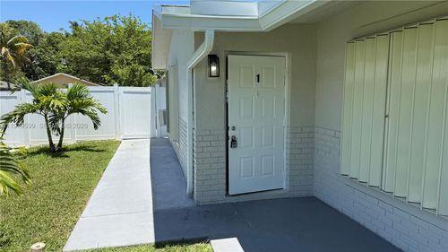apt-4-220 Nw 12th St, Pompano Beach, FL, 33060-5494 | Card Image