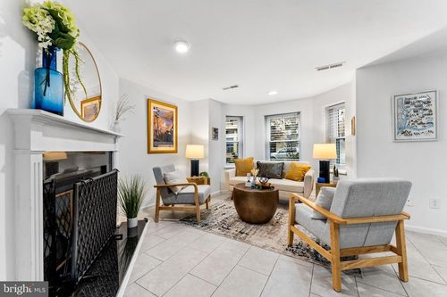 apt-t4-1124 25th St Nw, WASHINGTON, DC, 20037-1451 | Card Image