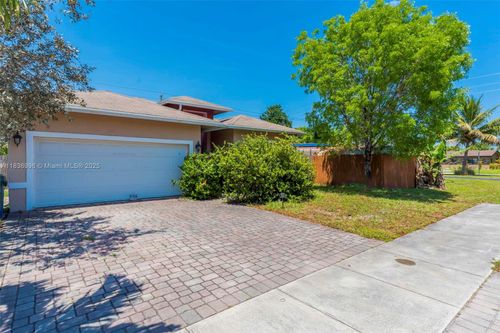 261 Ne 41st St, Oakland Park, FL, 33334-1317 | Card Image