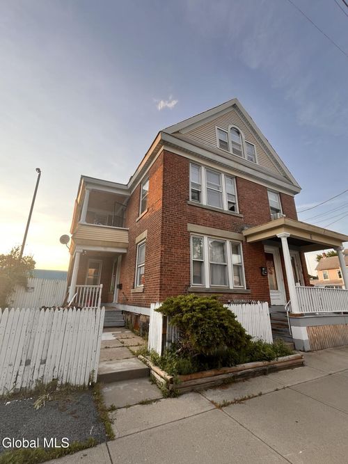 2-1 Chestnut St, Schenectady, NY, 12307-1040 | Card Image