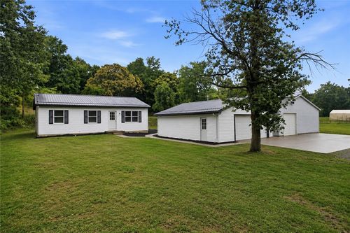 121 Kyle Rd, Valencia, PA, 16059-2707 | Card Image