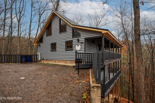 2633 Whipoorwill Hill Way, Sevierville, TN, 37862-8359 | Card Image