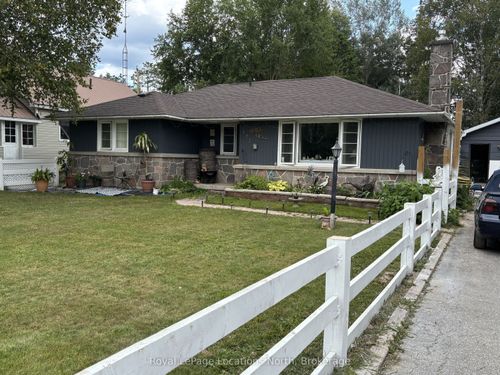 272 Yonge St, Burks Falls, ON, P0A1C0 | Card Image