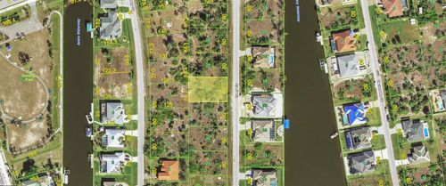 8323 Tracy Cir, Port Charlotte, FL, 33981 | Card Image