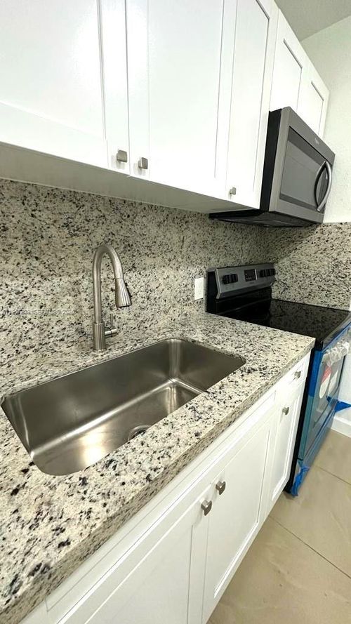 g-1770 Nw 19th Ter, Miami, FL, 33125-1510 | Card Image