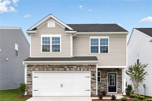 5525 Hydrangea St, Winston-Salem, NC, 27104-3790 | Card Image