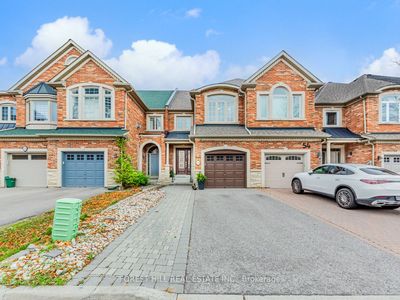 52 Kingsbridge Cir, House attached with 3 bedrooms, 4 bathrooms and 3 parking in Thornhill ON | Image 2