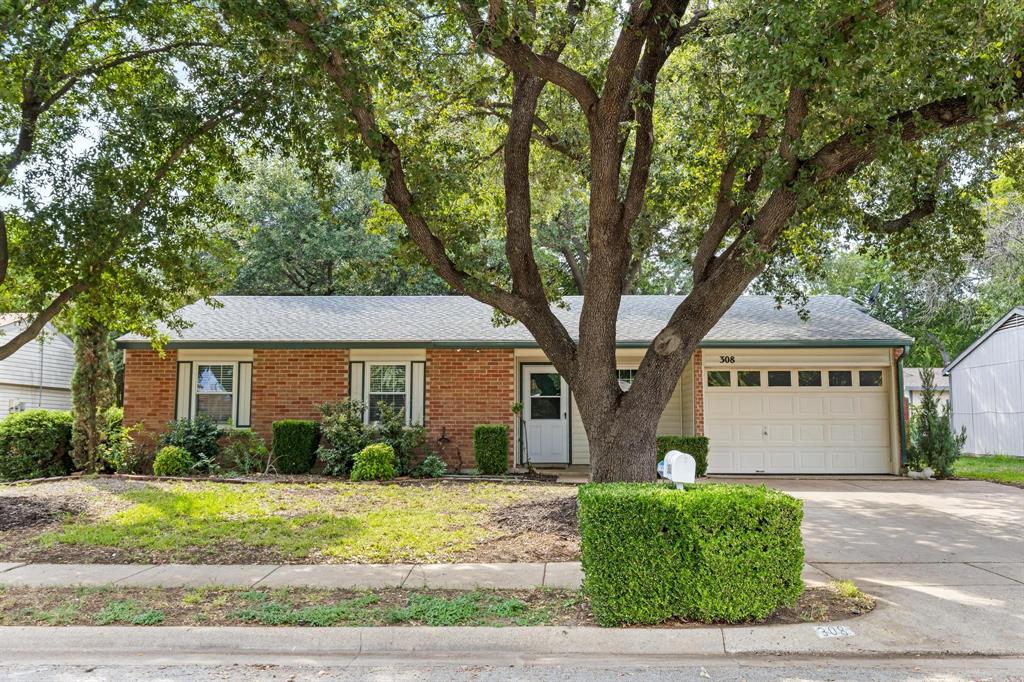 Guadalupe Dr, Saginaw, TX 76179