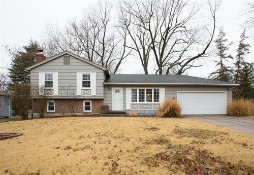 9706 Hayes St, Overland Park, KS, 66212-5033 | Card Image