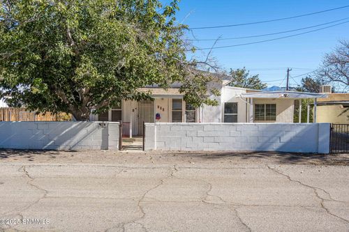 812 N Melendres St, Las Cruces, NM, 88005-2167 | Card Image
