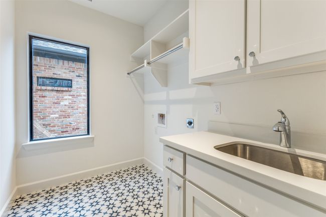 Full-sized Laundry Room | Image 29