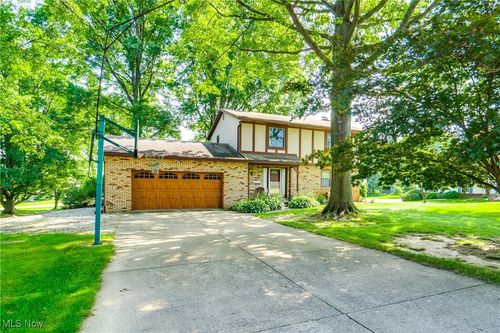 10154 Carlswood Ave Ne, Hartville, OH, 44632-9752 | Card Image