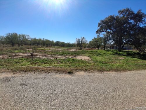 105 County Road 2671, Devine, TX, 78016-5271 | Card Image