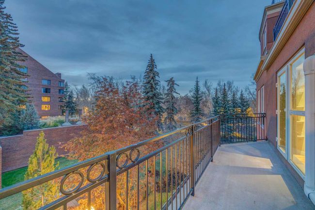 2203 - 400 Eau Claire Avenue Sw, Home with 3 bedrooms, 2 bathrooms and 2 parking in Calgary AB | Image 5