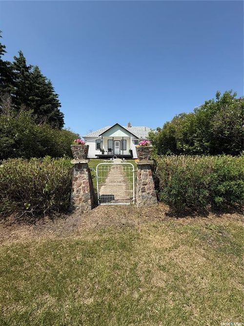 108 Warren Rd, Kelliher, SK, S0A1V0 | Card Image