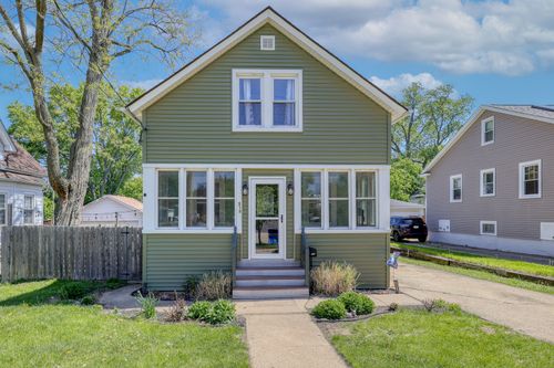 318 11th Ave, St. Charles, IL, 60174-3112 | Card Image