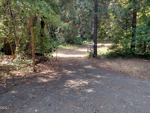 8595 Deer Creek Rd, Selma, OR, 97538-9544 | Card Image