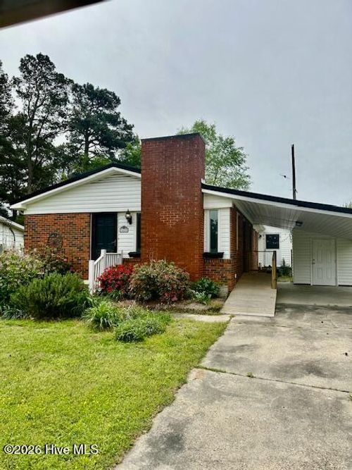 42 Oak St, Whiteville, NC, 28472-5480 | Card Image