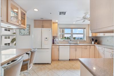 517C - 3300 S Ocean Boulevard, Condo with 2 bedrooms, 2 bathrooms and null parking in Highland Beach FL | Image 3