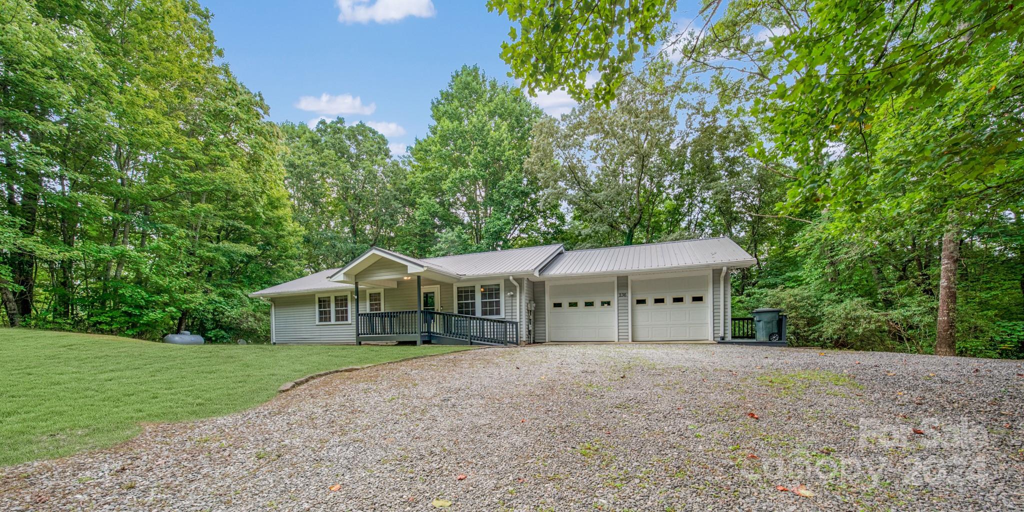 Reynolds Wood Dr, Brevard, NC 28712