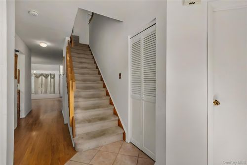 18 Lakeside Ln, Bay Shore, NY, 11706-8846 | Card Image
