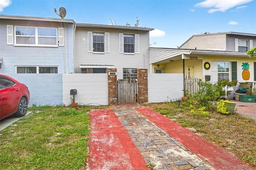 10008 Oak Hill Dr, TEMPLE TERRACE, FL, 33617-4054 | Card Image