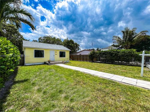 2330 Scott St, Hollywood, FL, 33020-2313 | Card Image
