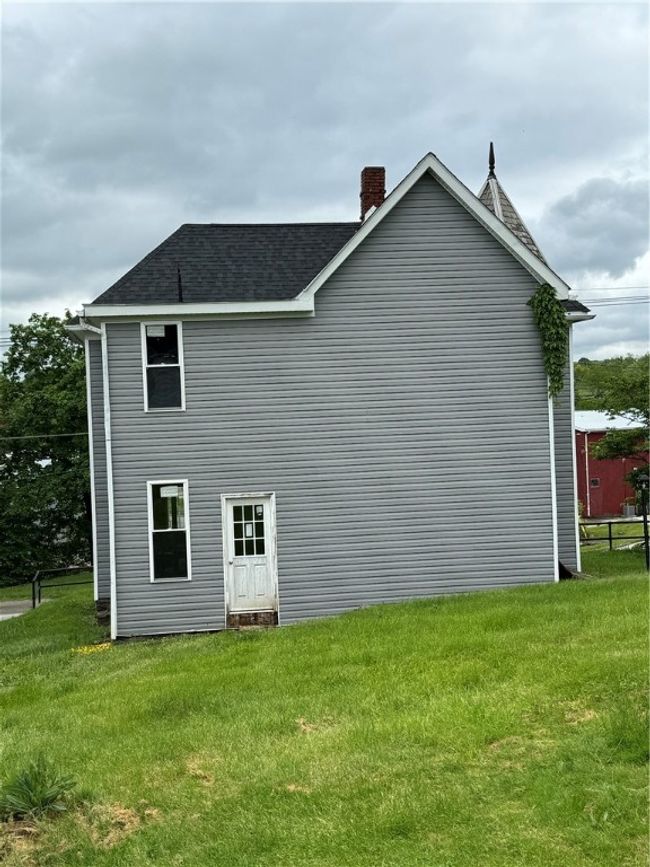 435 N Broadway St, House other with 3 bedrooms, 2 bathrooms and null parking in Scottdale PA | Image 4