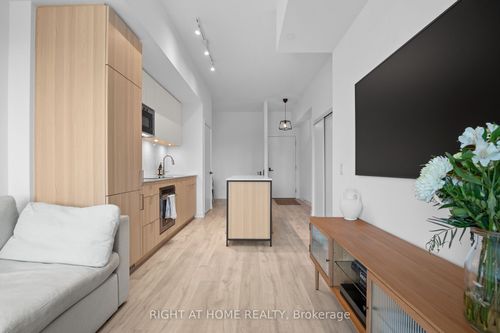 220 Missinnihe Way, Mississauga, ON, L5H0A9 | Card Image