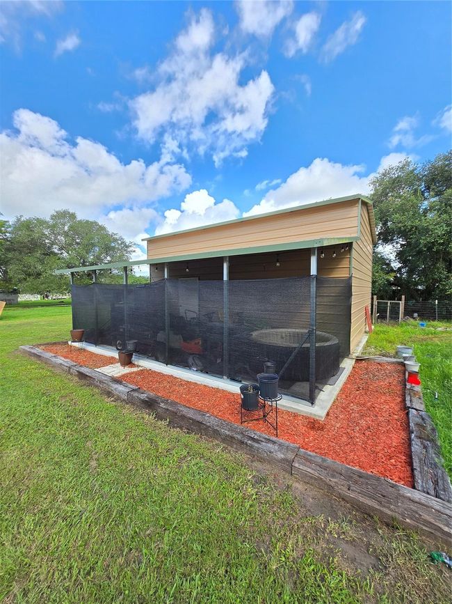 610 E Division St, House other with 3 bedrooms, 2 bathrooms and 3 parking in Edna TX | Image 14