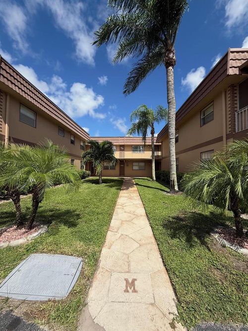 580 Brittany M, Delray Beach, FL, 33446-1155 | Card Image