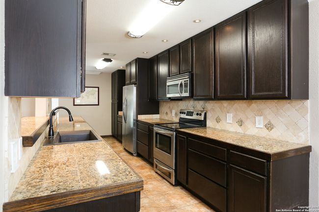 333 Meadowbrook Dr, House other with 3 bedrooms, 2 bathrooms and null parking in Hollywood Park TX | Image 7