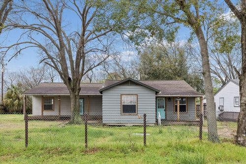 2326 28th Ave N, Texas City, TX, 77590-3909 | Card Image