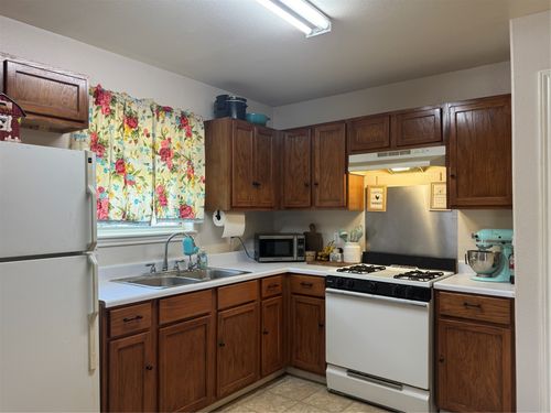 200 N 7th St, Lometa, TX, 76853-2029 | Card Image