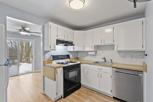 73-73 Kennedy Dr, North Chelmsford, MA, 01863-1552 | Card Image