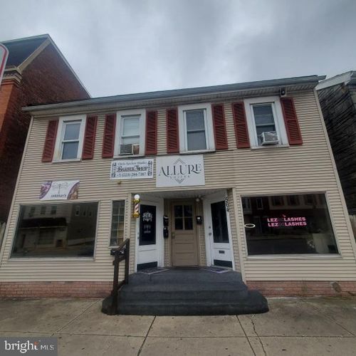 a-562 W Market St, YORK, PA, 17401-3711 | Card Image