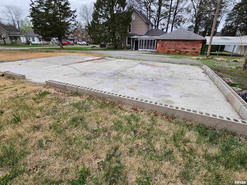 618 S Mckinley St, Harrisburg, IL, 62946-2541 | Card Image