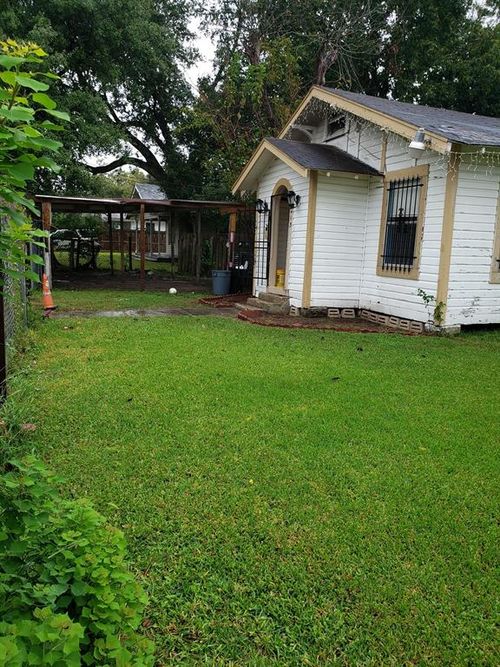 413 W Humble St, Baytown, TX, 77520-4702 | Card Image