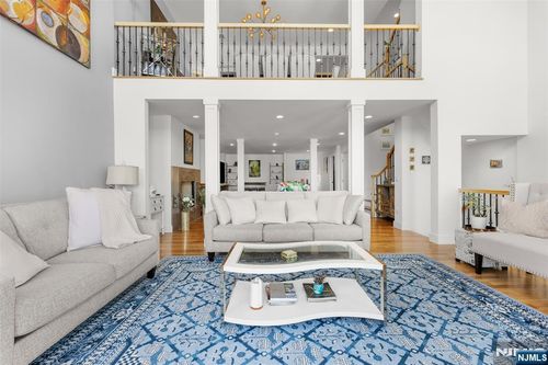 7 Oakdene Ter, Edgewater, NJ, 07020-1102 | Card Image
